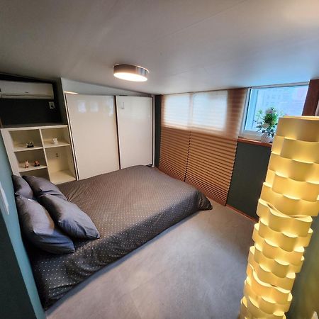 Olive Hostel W Сеул Экстерьер фото